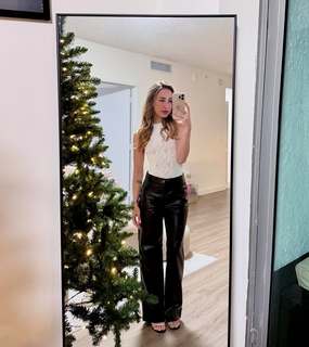 Carlotta Ferlito feet photo thumbnail