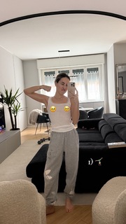 Carlotta Ferlito feet photo thumbnail