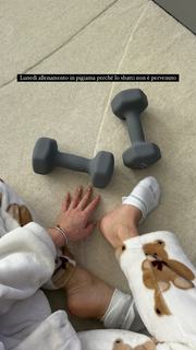 Carlotta Ferlito feet photo thumbnail