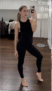 Carlotta Ferlito feet photo thumbnail