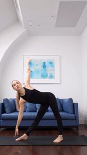 Carlotta Ferlito feet photo thumbnail