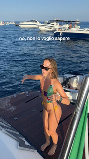 Carlotta Ferlito feet photo thumbnail