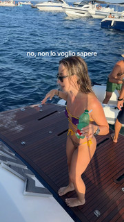 Carlotta Ferlito feet photo thumbnail