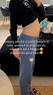 Carlotta Ferlito feet photo thumbnail