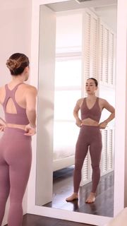 Carlotta Ferlito feet photo thumbnail