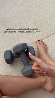 Carlotta Ferlito feet photo thumbnail