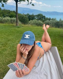 Carlotta Ferlito feet photo thumbnail