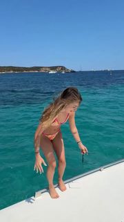 Carlotta Ferlito feet photo thumbnail