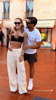 Carlotta Ferlito feet photo thumbnail