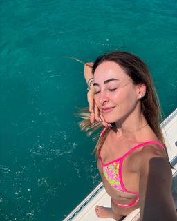 Carlotta Ferlito feet photo thumbnail