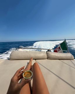 Carlotta Ferlito feet photo thumbnail