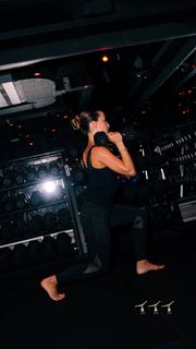 Carlotta Ferlito feet photo thumbnail