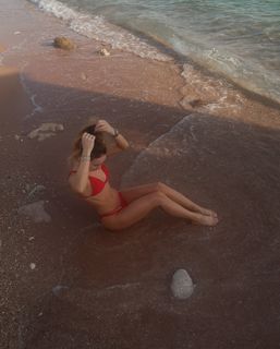 Carlotta Ferlito feet photo thumbnail