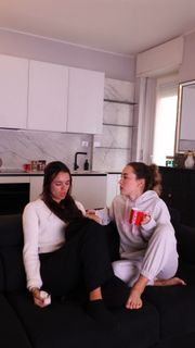 Carlotta Ferlito feet photo thumbnail