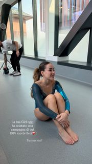Carlotta Ferlito feet photo 12