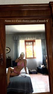 Carlotta Ferlito feet photo 1