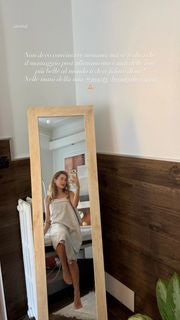 Carlotta Ferlito feet photo 4