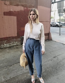 Carlson Young feet photo thumbnail