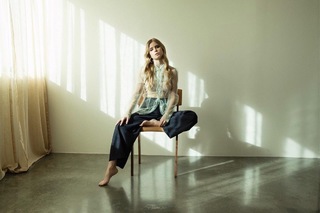 Carlson Young feet photo thumbnail