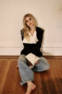 Carlson Young feet photo thumbnail