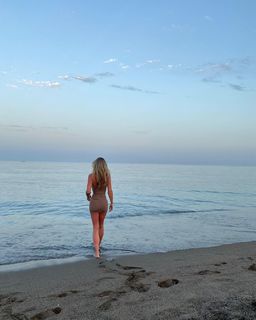 Carly Baker feet photo 5
