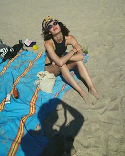 Carly Foulkes feet photo thumbnail