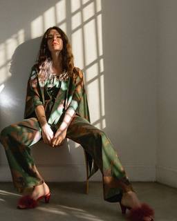 Carly Foulkes feet photo thumbnail