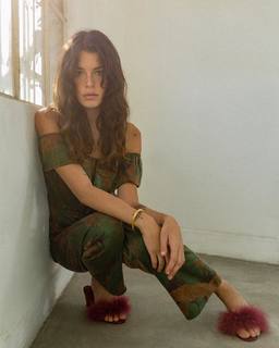 Carly Foulkes feet photo thumbnail