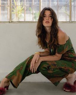 Carly Foulkes feet photo thumbnail