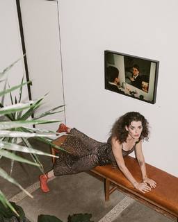 Carly Foulkes feet photo thumbnail