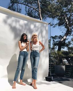 Carly Foulkes feet photo thumbnail