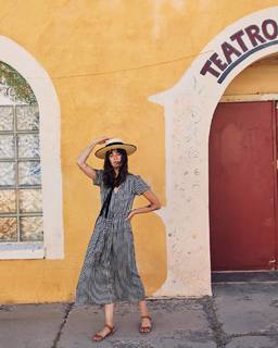 Carly Foulkes feet photo thumbnail