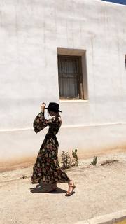 Carly Foulkes feet photo thumbnail