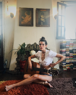 Carly Foulkes feet photo thumbnail