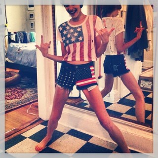 Carly Foulkes feet photo thumbnail