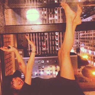 Carly Foulkes feet photo thumbnail