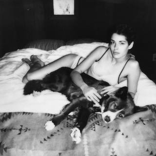 Carly Foulkes feet photo thumbnail