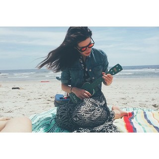 Carly Foulkes feet photo thumbnail