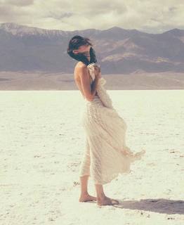 Carly Foulkes feet photo thumbnail