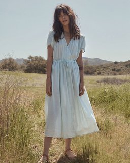 Carly Foulkes feet photo thumbnail