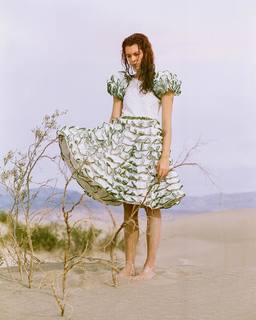 Carly Foulkes feet photo thumbnail