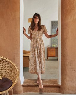 Carly Foulkes feet photo thumbnail