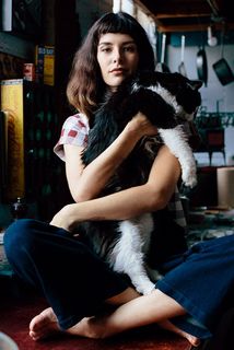 Carly Foulkes feet photo thumbnail