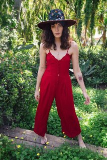 Carly Foulkes feet photo thumbnail