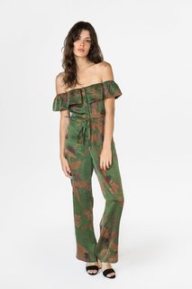 Carly Foulkes feet photo thumbnail