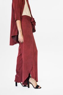 Carly Foulkes feet photo thumbnail