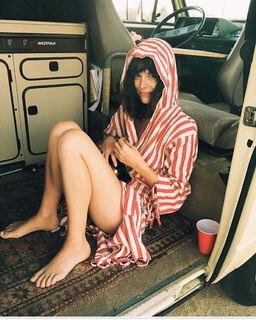 Carly Foulkes feet photo thumbnail