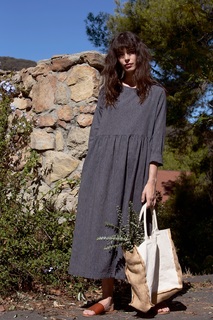 Carly Foulkes feet photo thumbnail