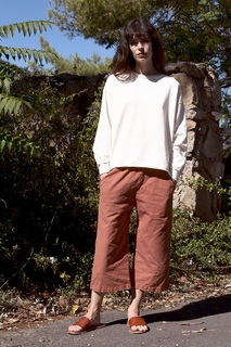 Carly Foulkes feet photo thumbnail