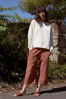 Carly Foulkes feet photo thumbnail